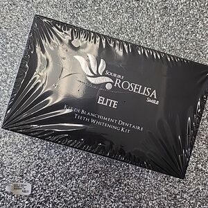 The Roselisa Smile  ELITE Teeth Whitening Kit
